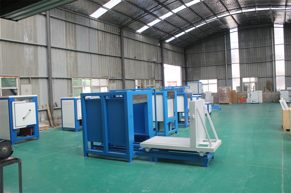 高溫臺車爐廠房設(shè)備展示