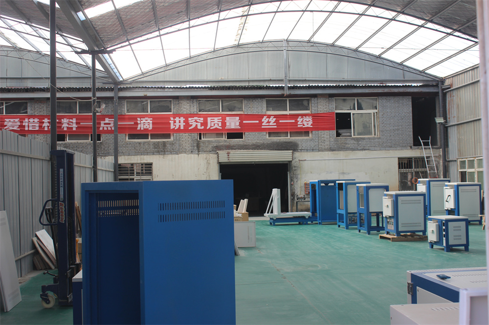 高溫箱式電爐廠房設(shè)備展示